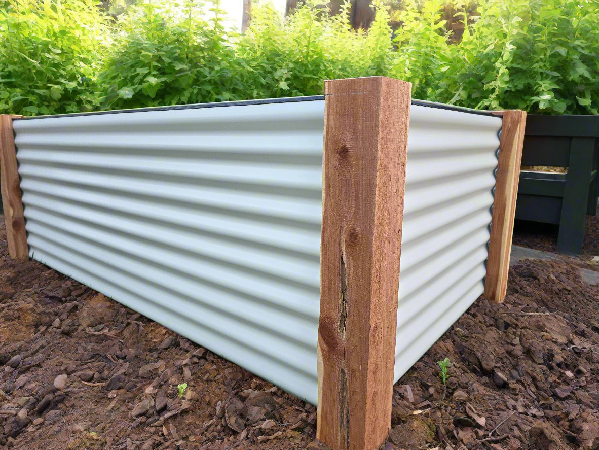 4'x6' Metal Garden Bed w/Cedar Corner Posts