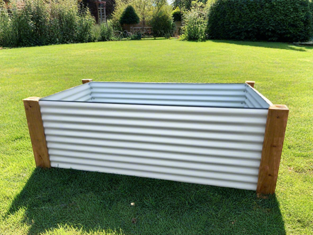 4'x6' Metal Garden Bed w/Cedar Corner Posts