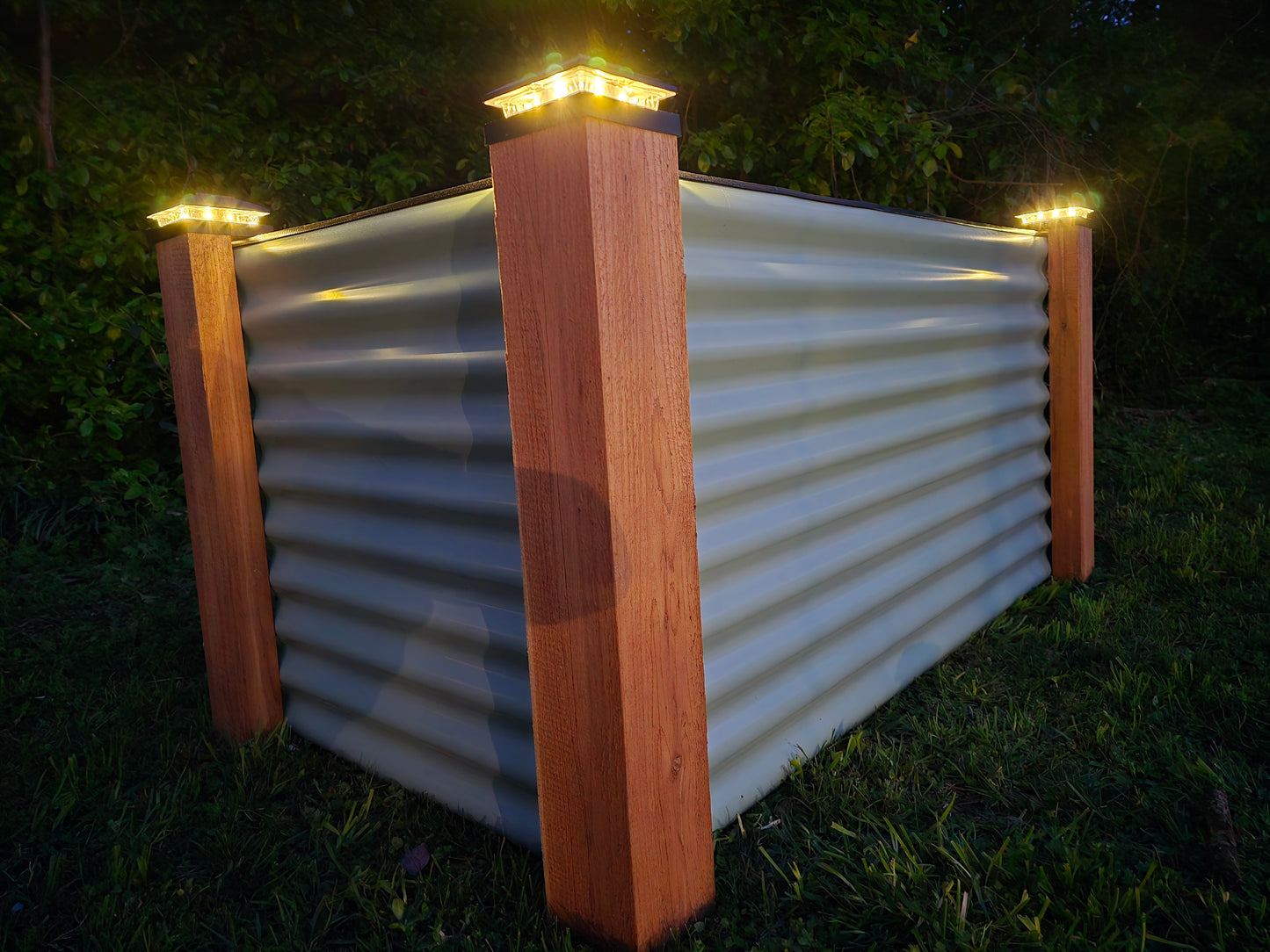2'x4' Metal Garden Bed w/Cedar Corner Posts