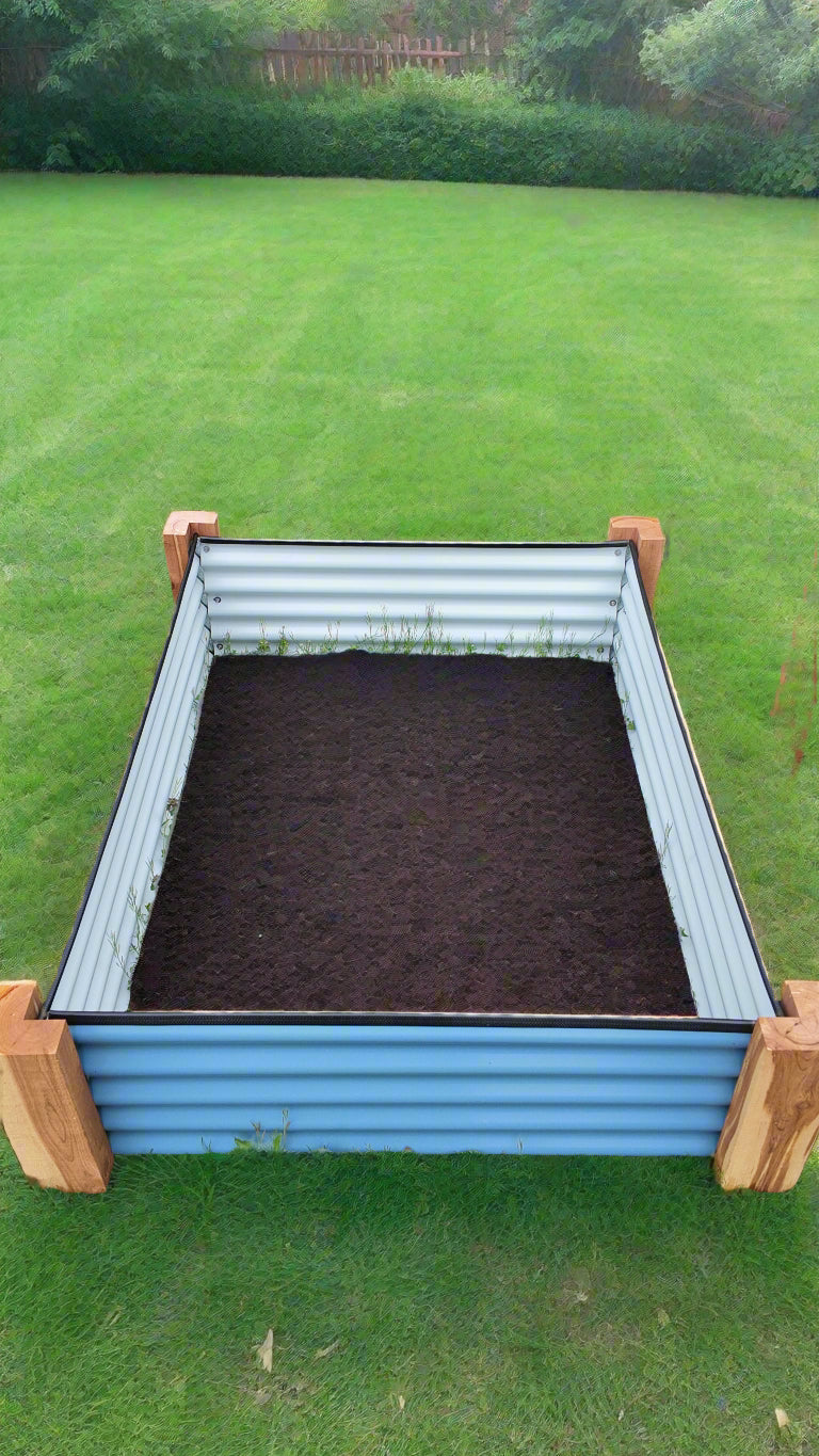 4'x6' Metal Garden Bed w/Cedar Corner Posts