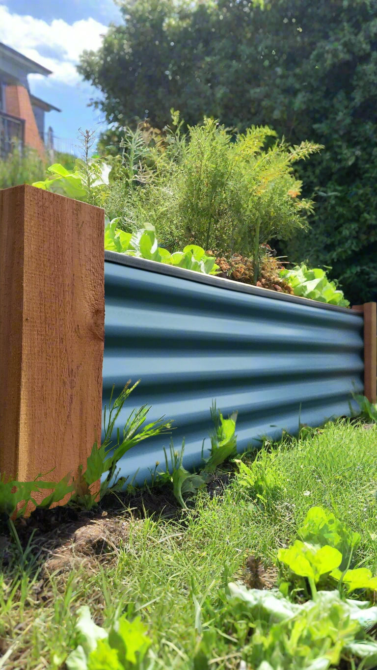4'x6' Metal Garden Bed w/Cedar Corner Posts